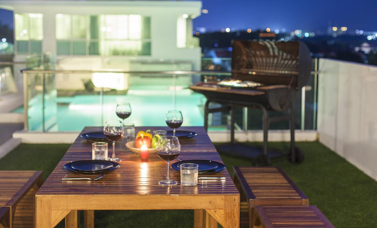 The Wide Condotel - Phuket Esterno foto